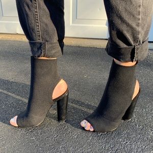 STEVE MADDEN PEEP TOE HEEL